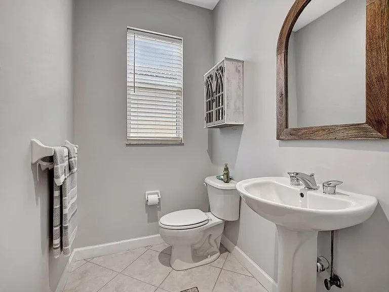 7602 Greenbrier Cir — Photo 23