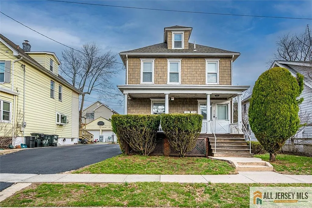 319 Harper Pl photo 1
