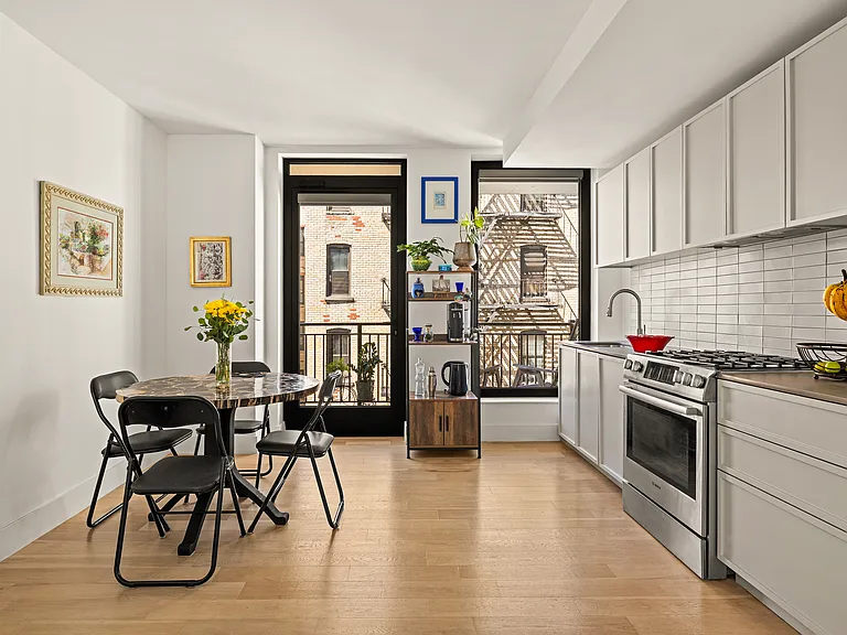 111 Montgomery St #6R — Photo 3