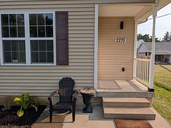 2nd image of 2275 Lincoln Manor Dr