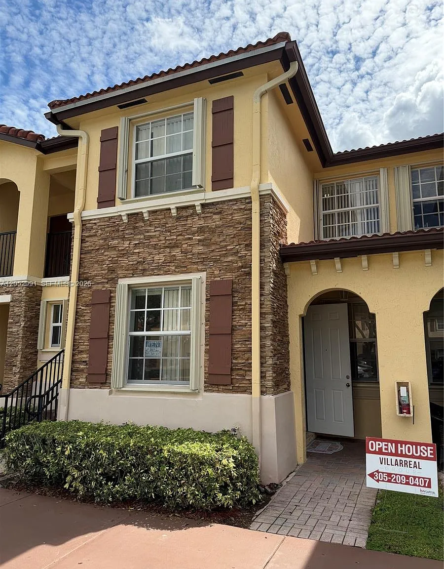 Villas At Carmel Condo No — Photo 1