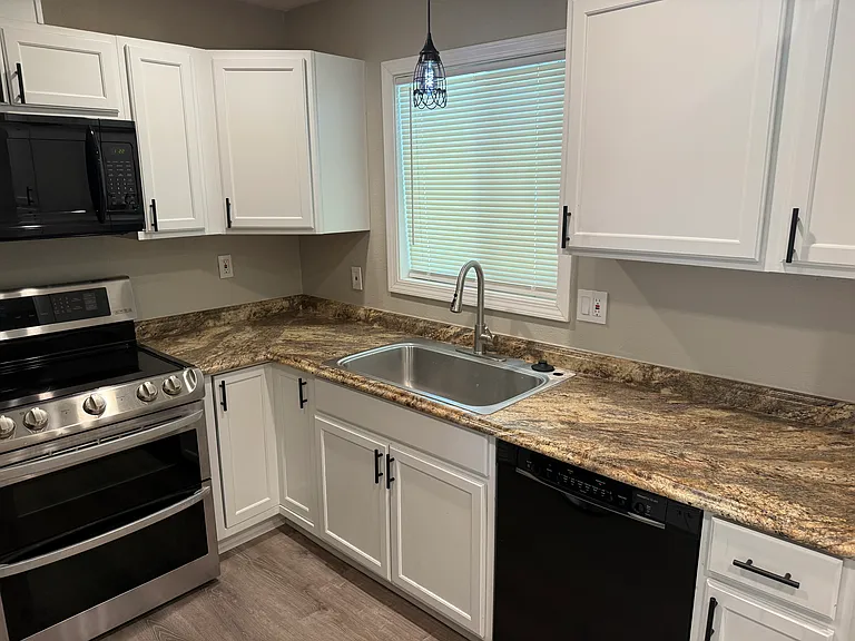 406 Hillview Dr — Photo 11