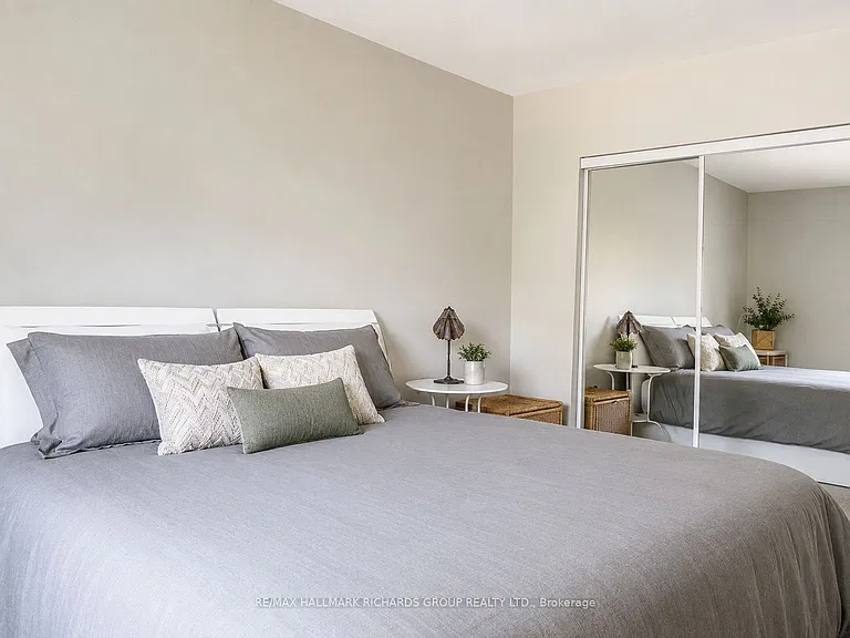 14 Glen Everest Rd #UPPER — Photo 8