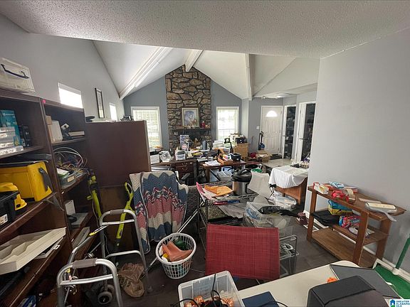 4th image of 1424 Royalty Dr