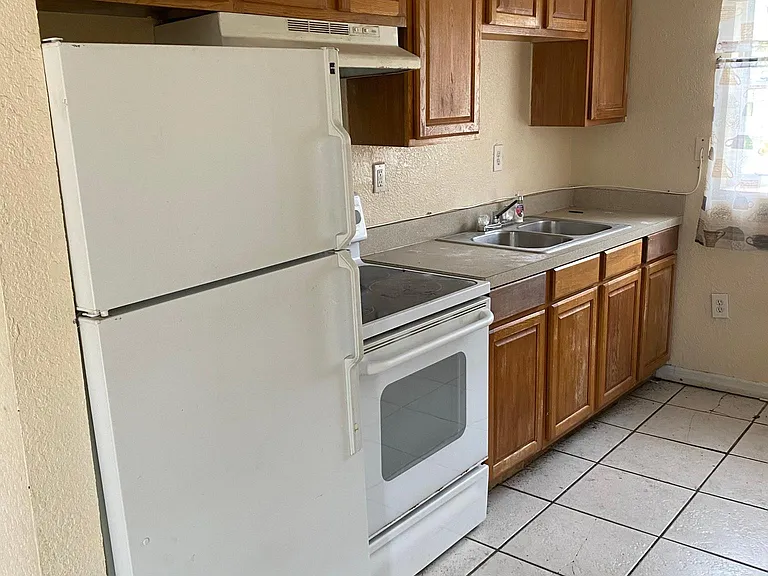 2435 Edwin St NE #3 — Photo 2