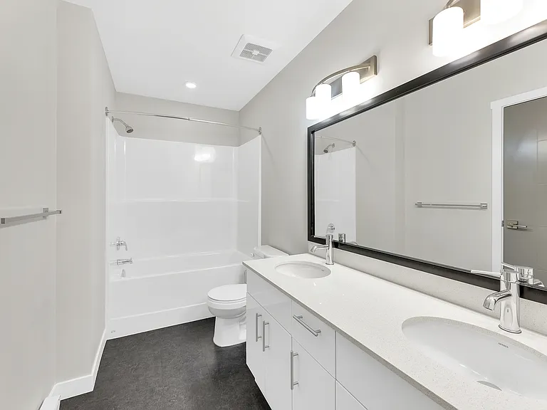 1060 Goldstream Ave — Photo 8
