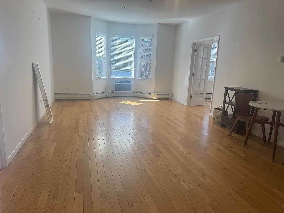 Knightsbridge Rd, Great Neck — Photo 2