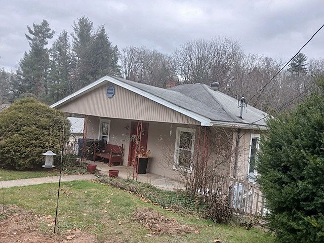 1st image of 194 Welch St