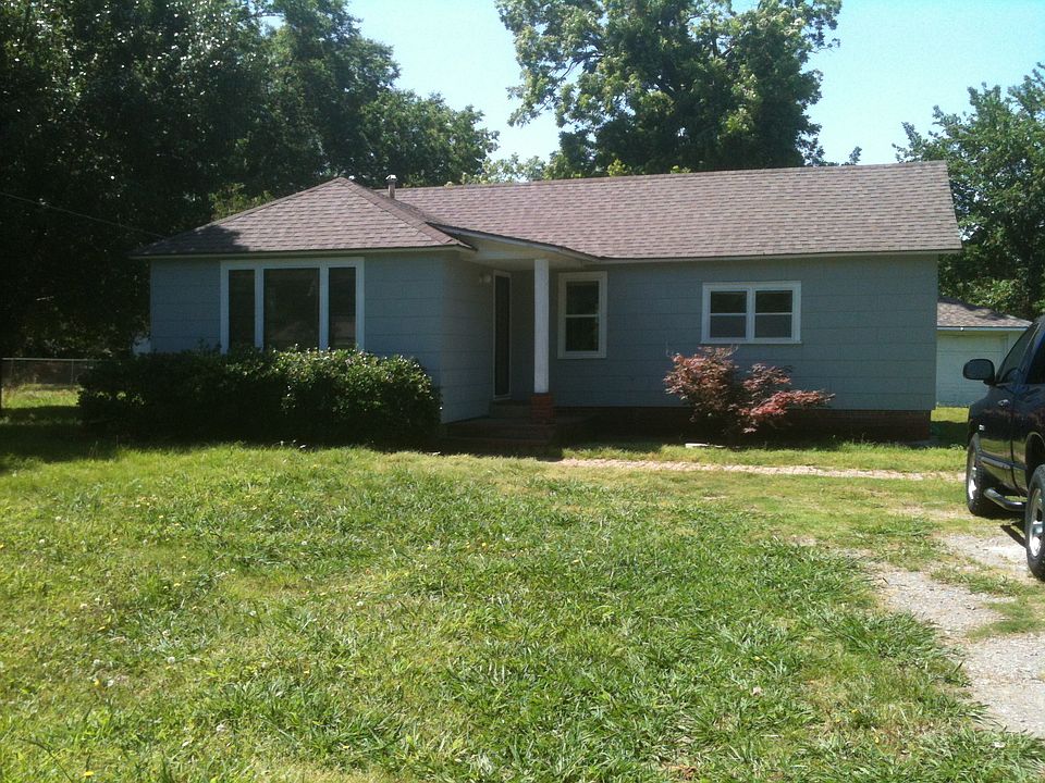 1st image of 212 E Denbo St