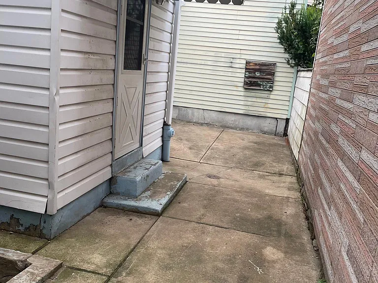1811 Harcum Way — Photo 23