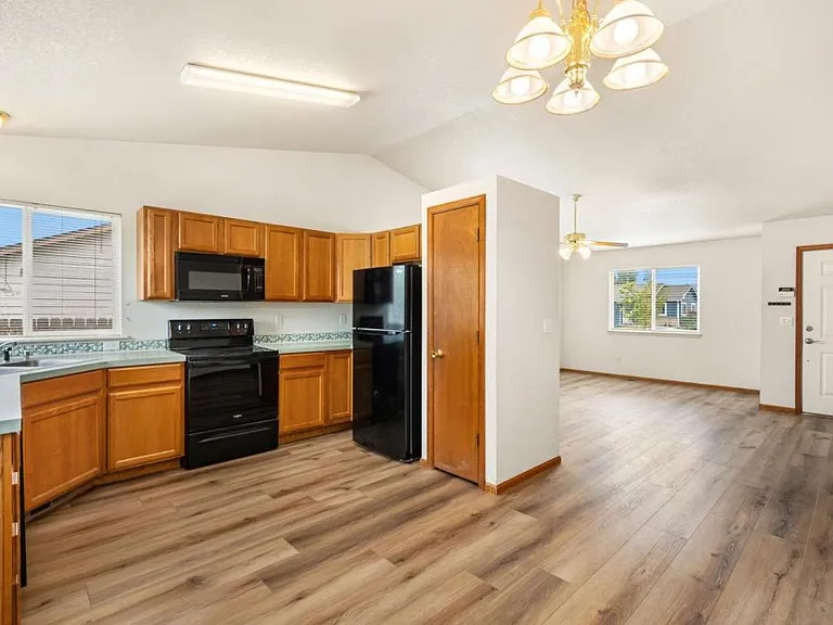 1110 Norma Ct — Photo 3
