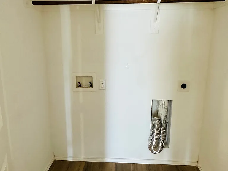 Washer / Dryer /Hook up area