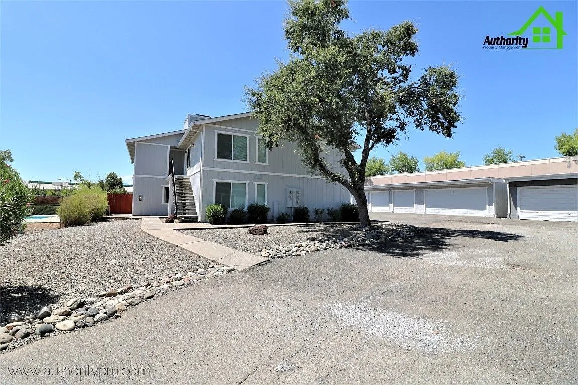 2 bed, 1.0 bath, 950 sqft, $1,195 — Photo 2