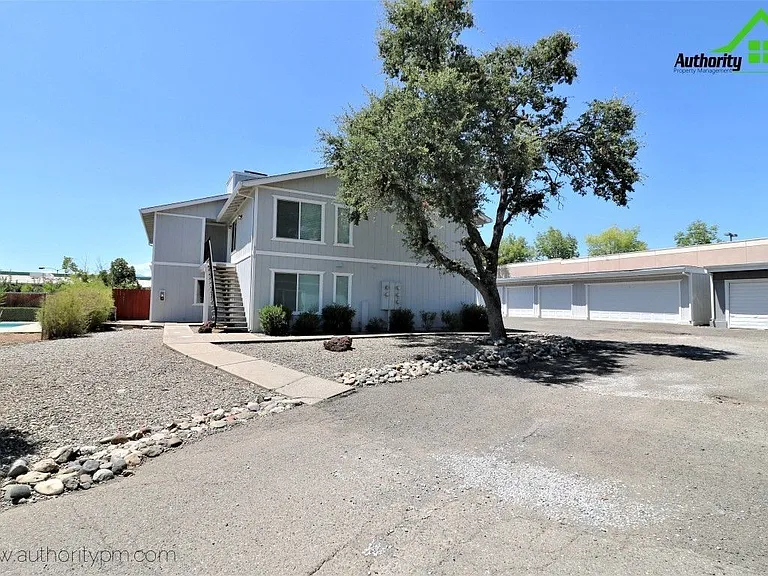 900 Jamieson Ct #4 — Photo 2