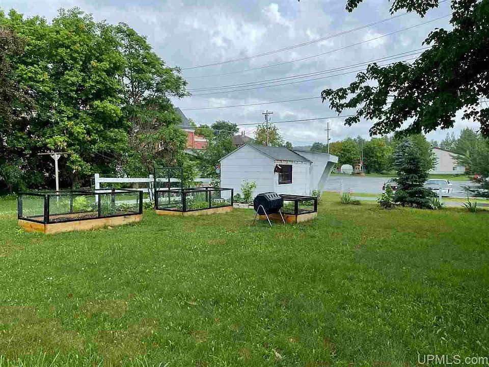 214 Hancock St, Wakefield, MI 49968 Zillow