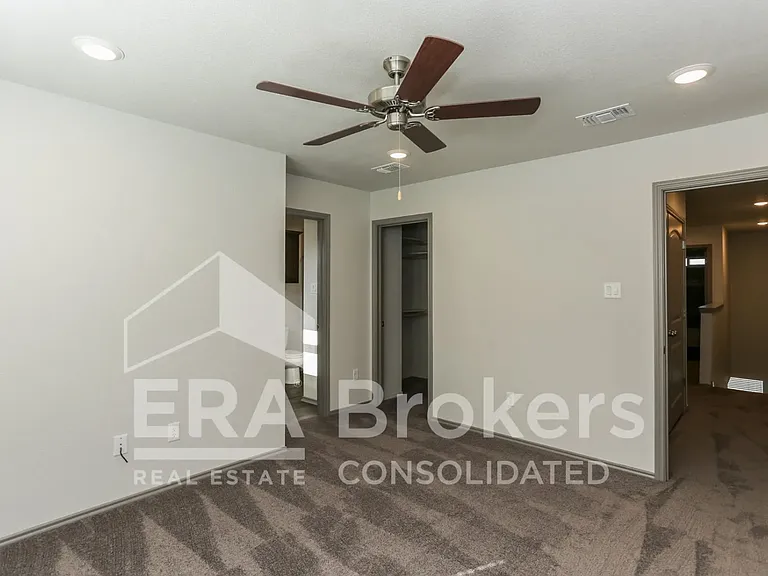 239 Green Valley Dr — Photo 15