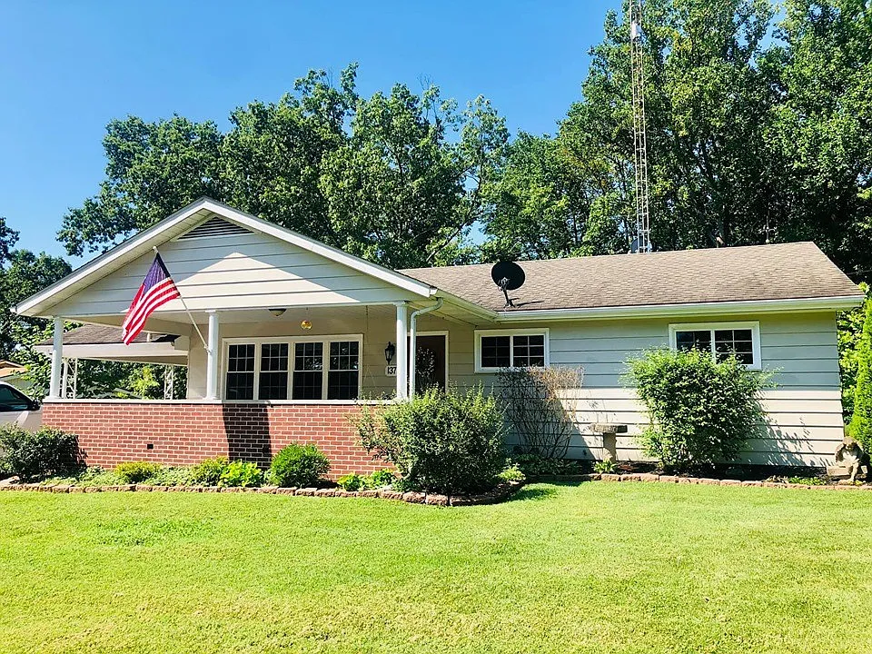 137 Edgewood Dr photo 1
