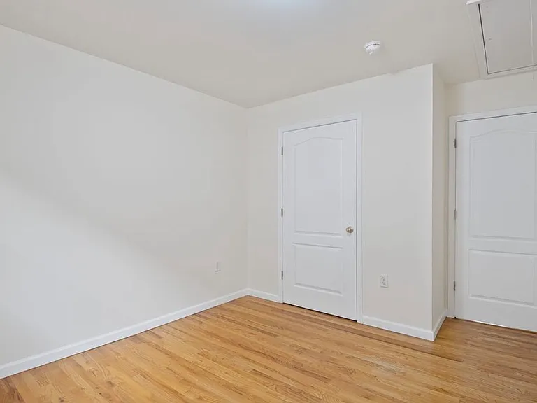 31-33 Chester Ave #2 — Photo 14