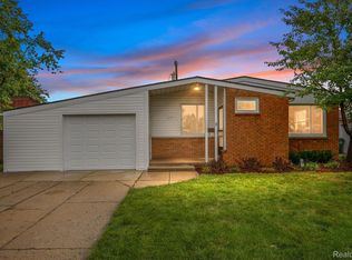 23013 Avalon St, Saint Clair Shores, MI 48080