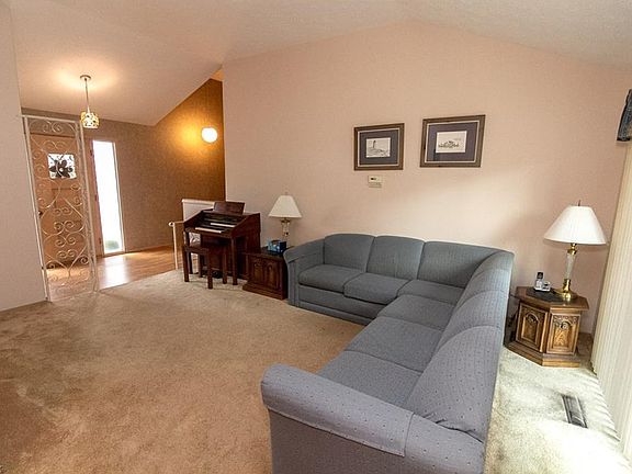 2nd image of 35342 Glen Dr