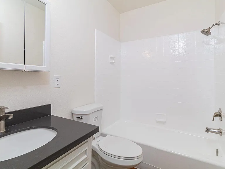1254 E 1st St #12 — Photo 12