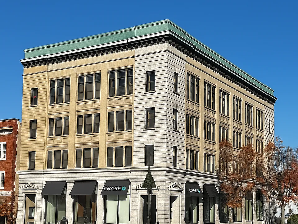 2 W Broad St #11