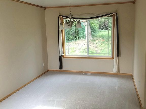 4th image of 740 S Majestic View Dr