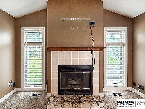 4th image of 6005 N 109th St