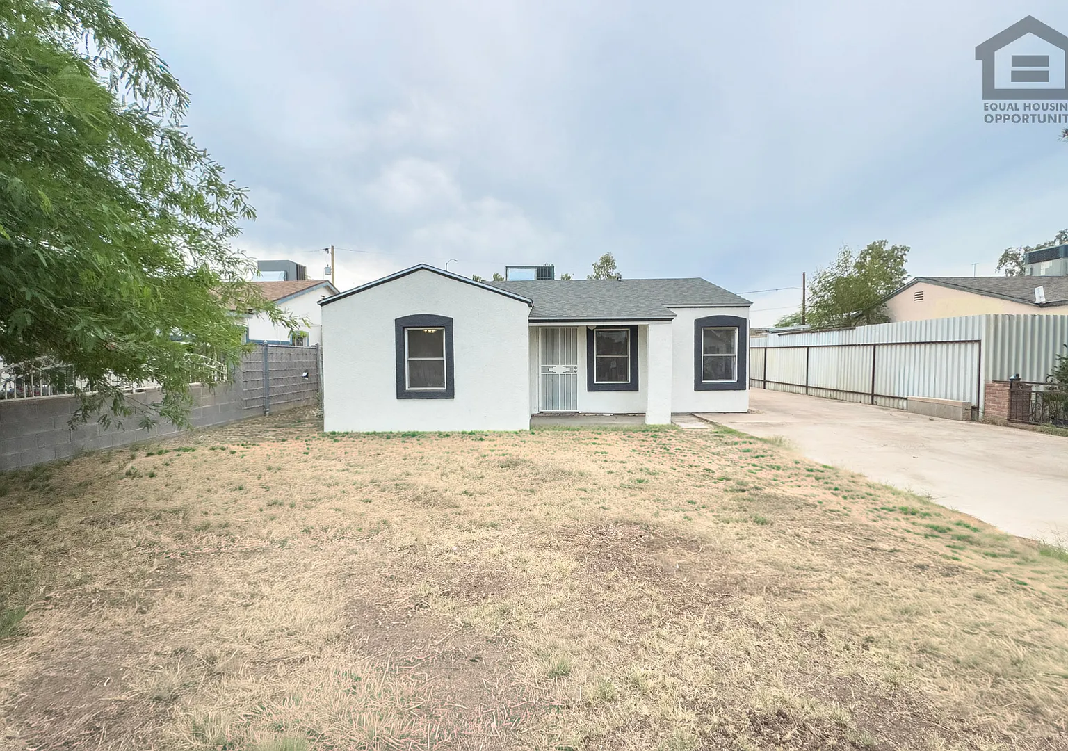 2bed/1bath House At Az-202/24th St! Ready For Immediate Move-In! -- No Hoa! Rv Parking! — Photo 4