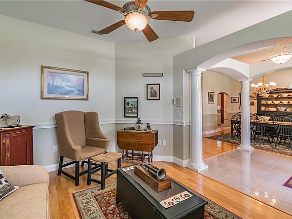 5th image of 1828 Farrington Dr