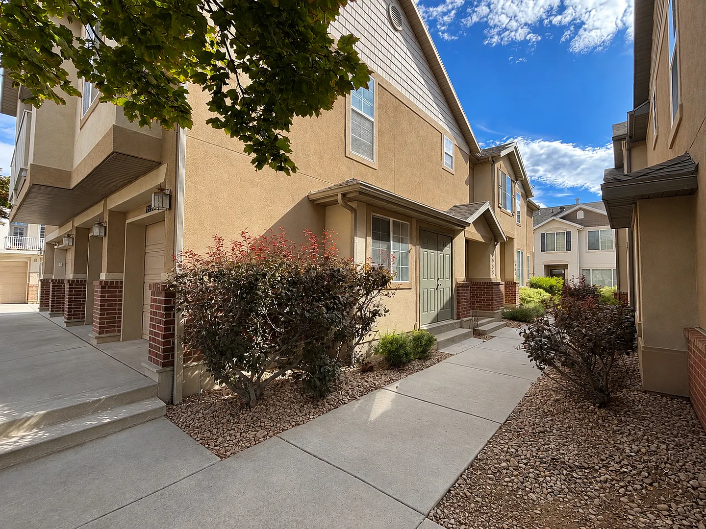 3-Bed, 2.5-Bath Townhome | Garage + Fenced Yard + Pool, Gym & Playground | West Jordan — Photo 2