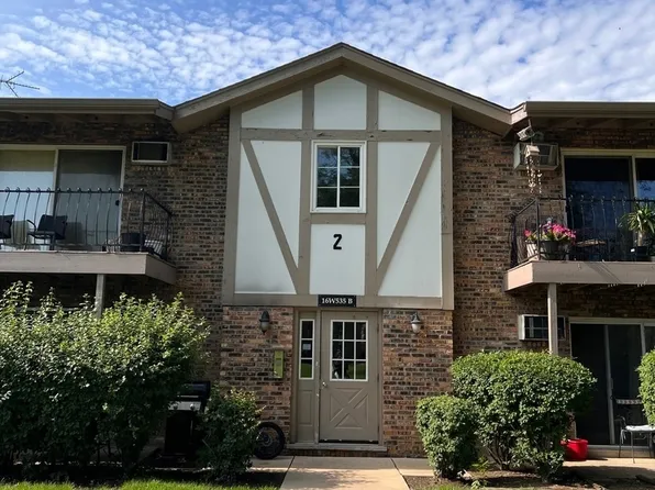 16W535 79th St APT 208, Willowbrook, IL 60527