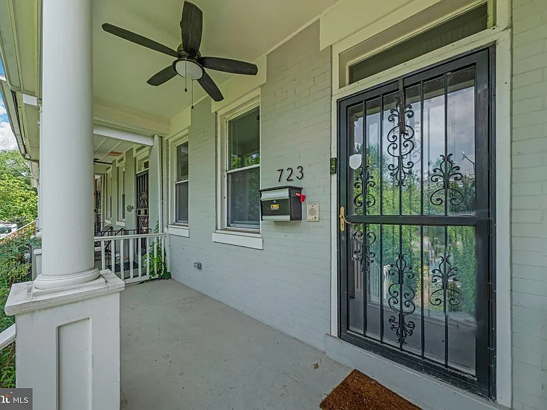 723 K St NE — Photo 2