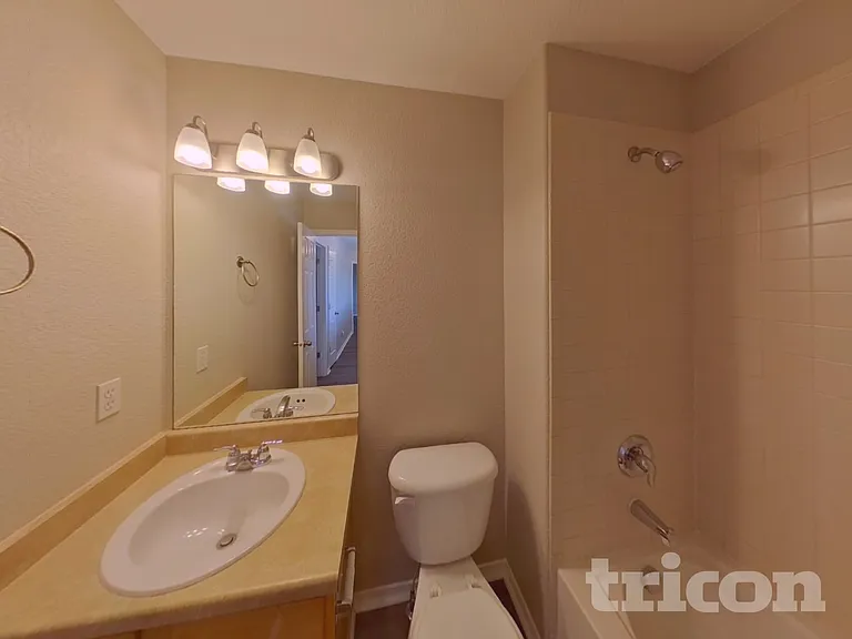 1287 Livingston Ave — Photo 17
