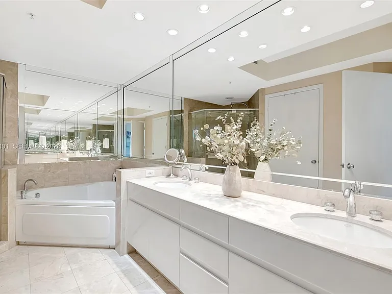 848 Brickell Key Dr #2605 — Photo 17