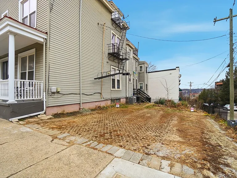1220 Louden St — Photo 26