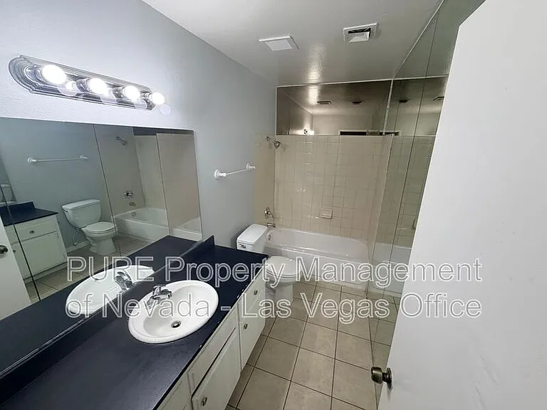 1405 Vegas Valley Dr #252-bldg 25 — Photo 13