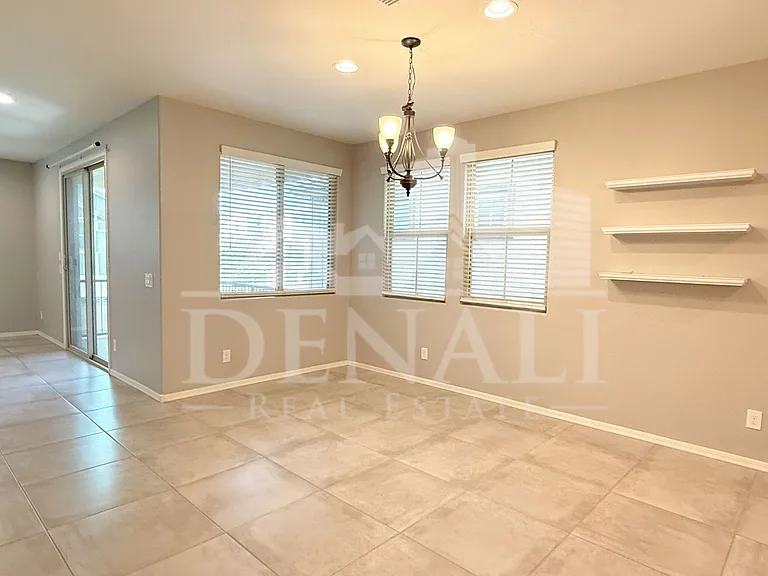 731 W Winchester Dr — Photo 10