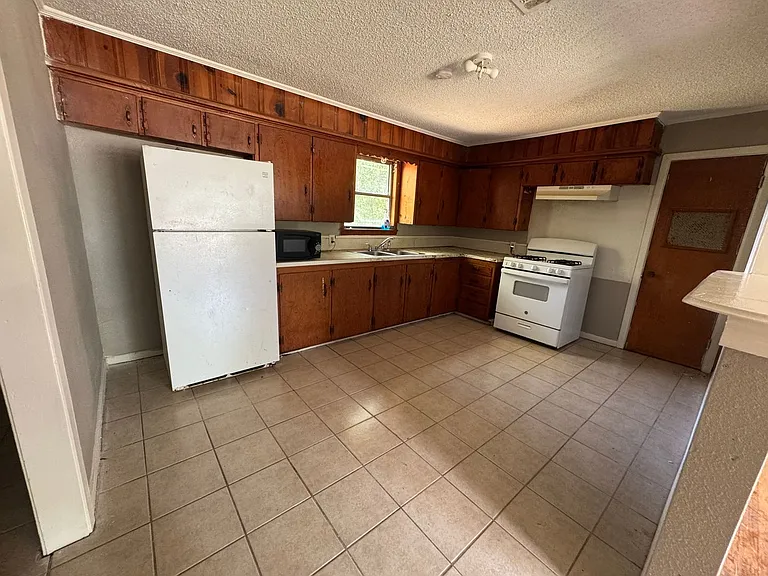 2608 W 8th Ave — Photo 4
