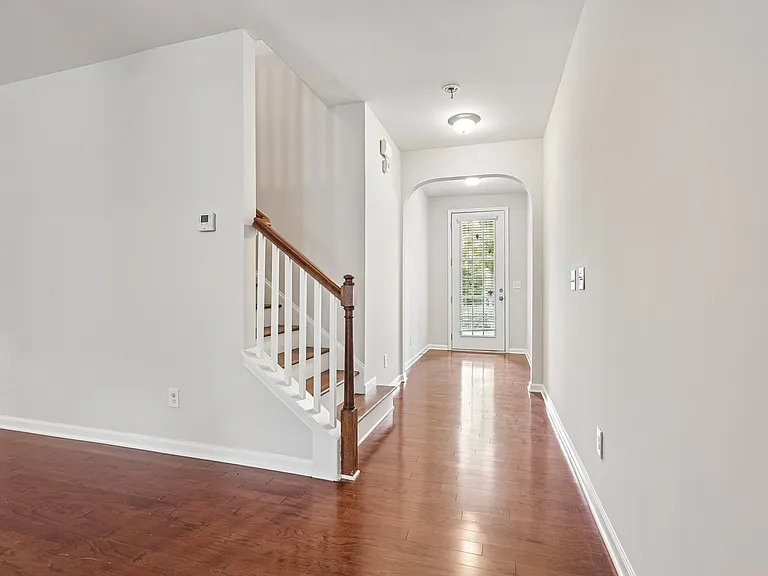 5860 Vinyard Ln — Photo 3