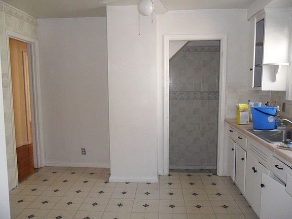 4th image of 9261 Westwood St