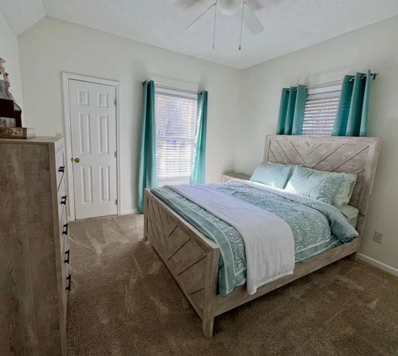 Live Near The Beach! 1750sq Ft Duplex 3br, Available Now! — Photo 4