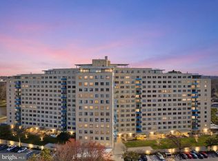 10201 Grosvenor Pl APT 1404, North Bethesda, MD