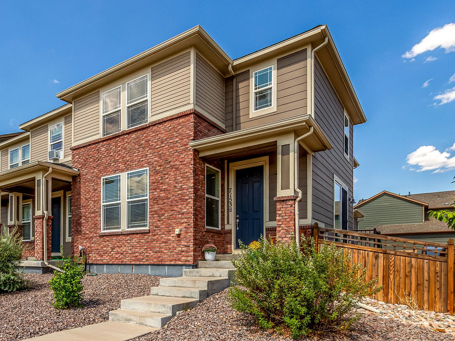 4 bed, 3.5 bath, 2700 sqft, $2,900 — Photo 3