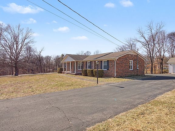 3rd image of 605 Crestland Dr