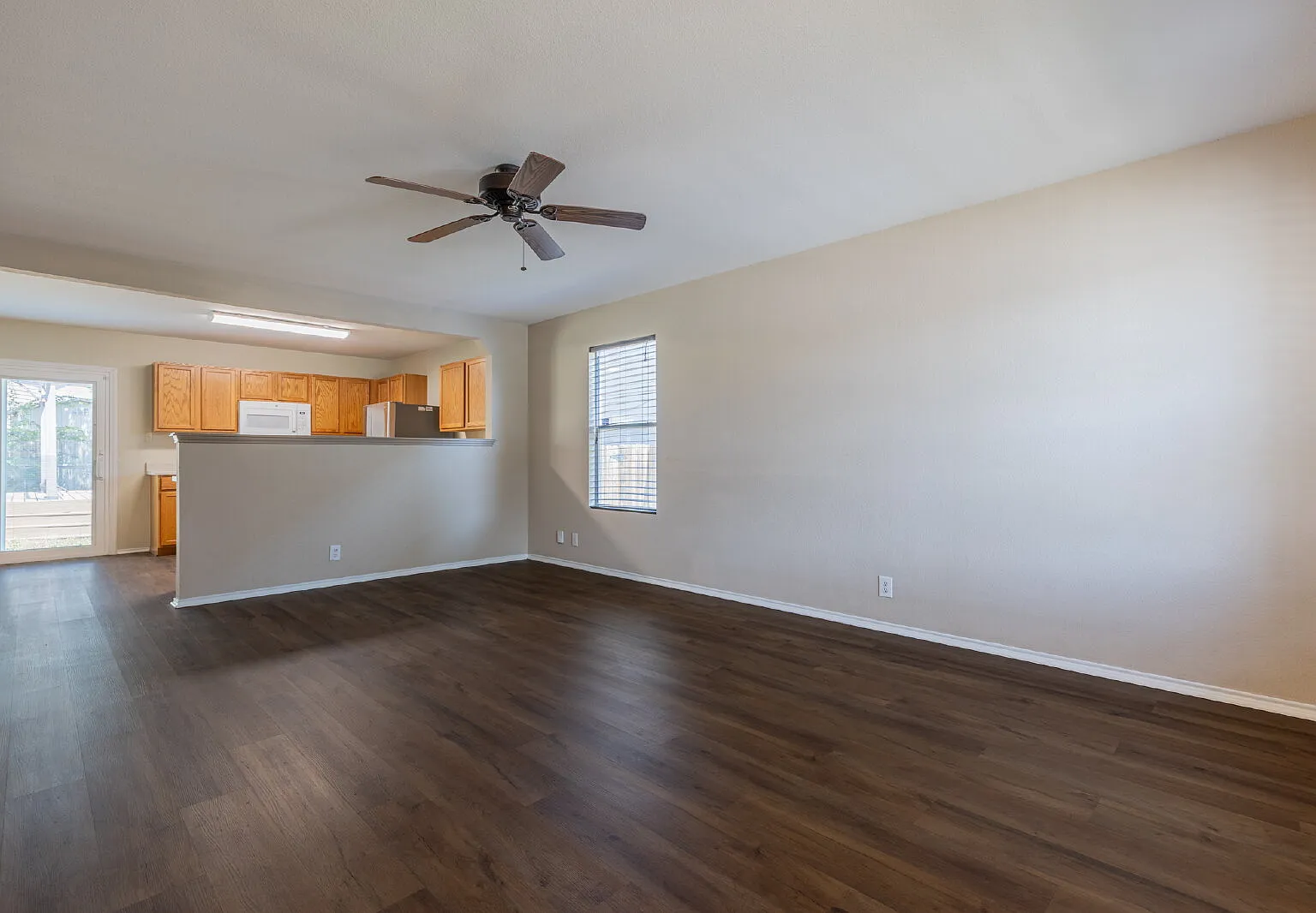 3 bed, 2.5 bath, 1507 sqft, $1,600 — Photo 4