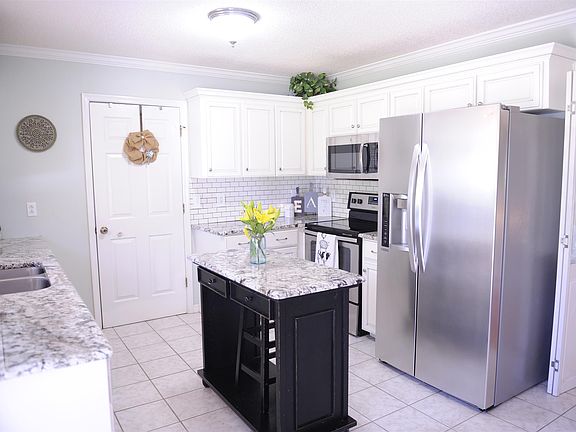 4th image of 313 Shadowbrook Dr