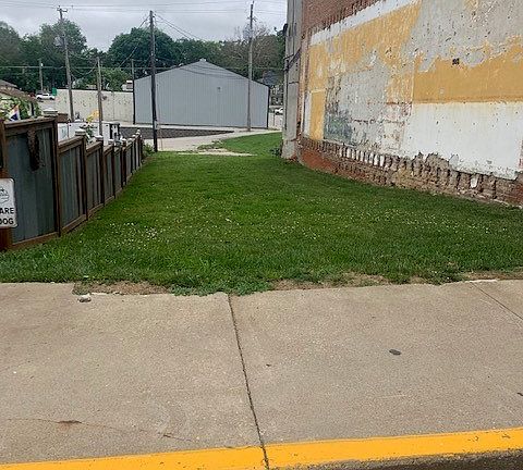 4th image of 104 S Walnut St