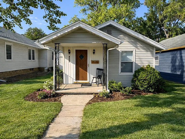 2405 Clara Ave — Photo 1