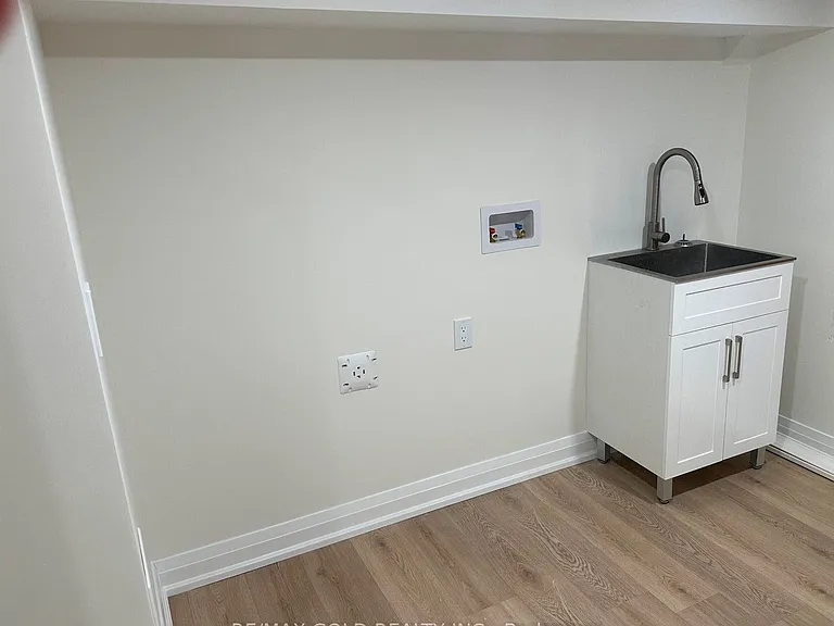 18 Hullen Cres #LOWER LEVEL — Photo 10